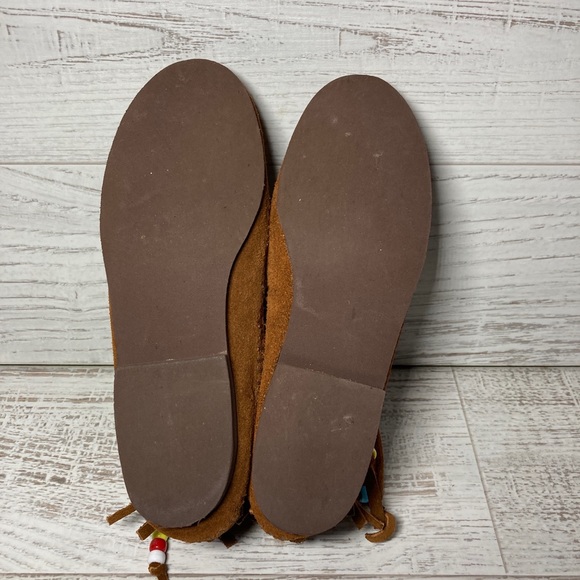 Vintage Soft Suede Brown Native Moccasin Ankle Bootie Size 2. - Picture 7 of 9